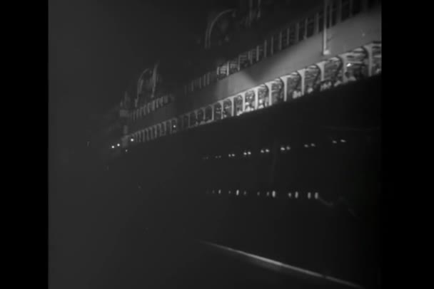 Buque Pasajeros Saliendo Del Puerto Por Noche 1940 — Vídeo de stock