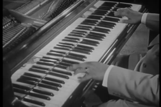 Tiro Médio Músico Jazz Tocando Piano — Vídeo de Stock
