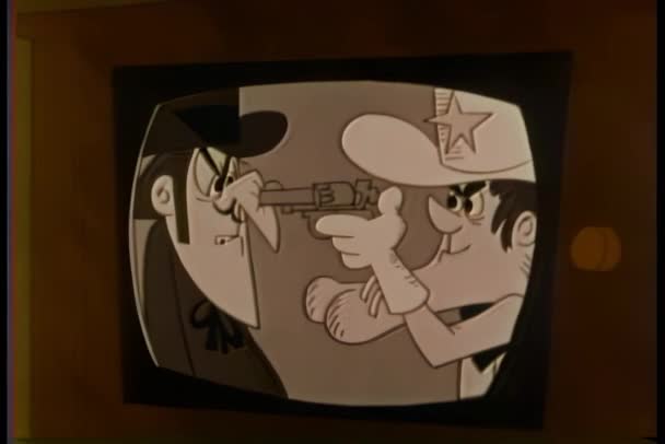 テレビ番組で強盗の鼻に銃を押す保安官の漫画 — ストック動画
