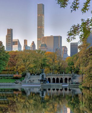 Bethesda Terrace ve Fountain, New York 'un Central Park' ındaki göle bakan iki mimari özelliktir..