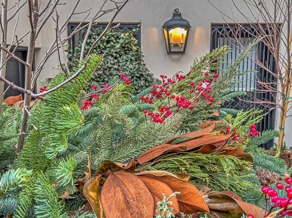 Red Berries Holiday Evergreens Front Entrance New York City Townhouse — Stock Photo, Image