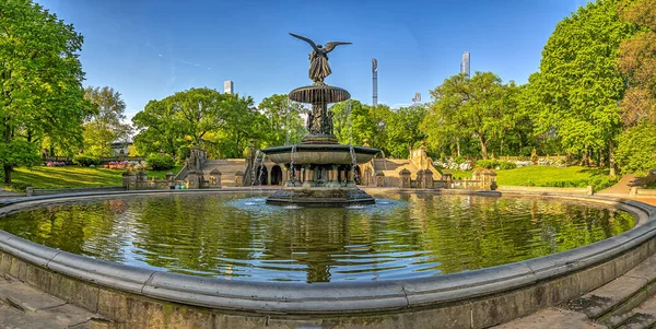 Bethesda Terrace Fountain Two Architectural Features Overlooking Lake New York — Stock Photo, Image