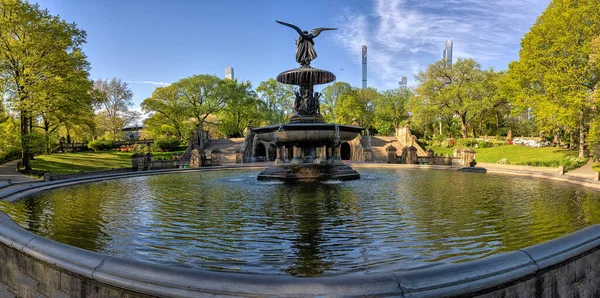 Bethesda Terrace Fountain Two Architectural Features Overlooking Lake New York — Stock Photo, Image