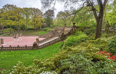 Bethesda Terrace ve Fountain, New York 'un Central Park' ındaki göle bakan iki mimari özelliktir..