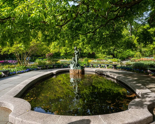 音乐园 Conservatory Garden 是纽约市中央公园东北角的一个正规花园 — 图库照片