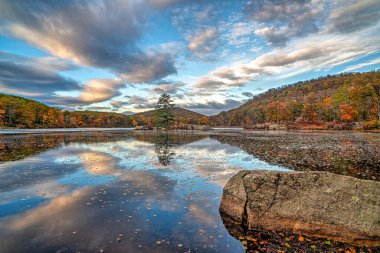 Harriman State Park, Rockland ve Orange ilçelerinde yer alıyor.,