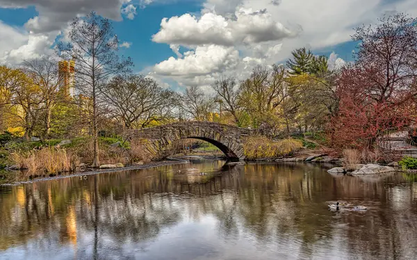 Gapstow Bridge Central Park Slutet Våren Morgon Stockbild