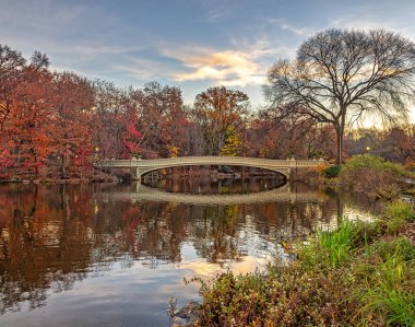 Bow Köprüsü, Central Park, New York Sonbaharın sonlarında sabahın erken saatlerinde