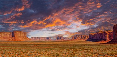 Monument Valley, Colorado Platosu 'nun bir bölgesidir. 