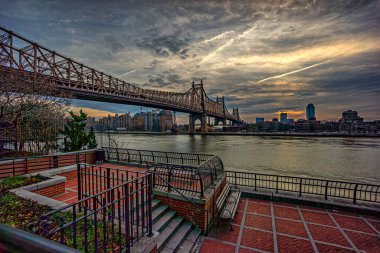 Queensboro Köprüsü ya da resmi adıyla Ed Koch Queensboro Köprüsü, New York 'ta Doğu Nehri üzerinde bulunan bir köprü..