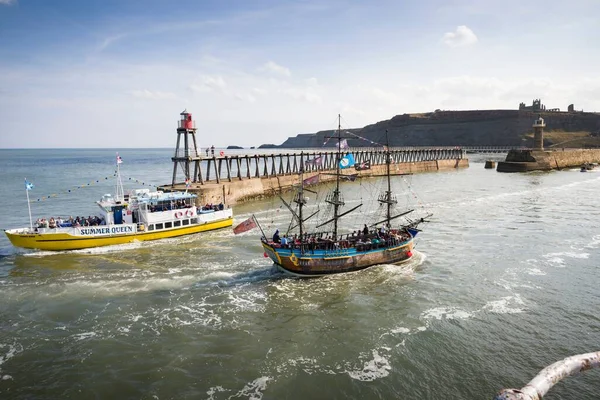 Whitby Regno Unito Settembre 2022 Escursioni Turistiche Barca Nel Porto — Foto Stock
