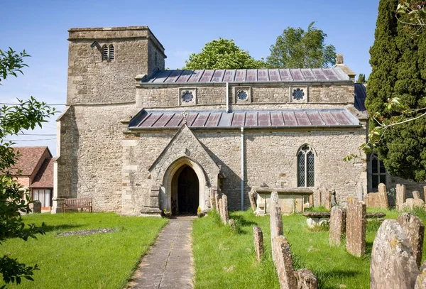 Mezarlığı Olan Eski Kilisenin Dışı Preston Bissett Buckinghamshire Ngiltere Deki — Stok fotoğraf