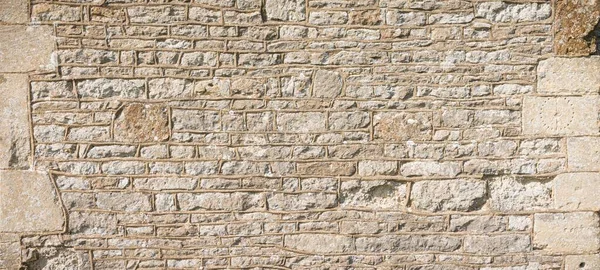角石と古い石の壁のパターンやテクスチャ 古代英国教会の外観の詳細 — ストック写真