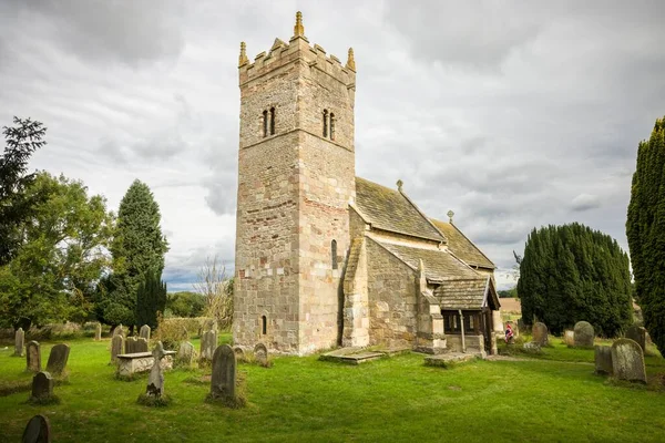 Εκκλησία Εξωτερικό Αγία Τριάδα Norman Εκκλησία Στο Little Ouseburn Yorkshire — Φωτογραφία Αρχείου