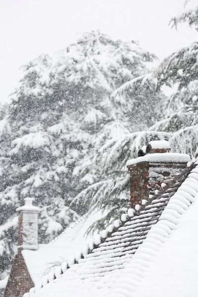 Escena Invierno Con Cubierta Nieve Tejados Casas Londres Reino Unido —  Fotos de Stock