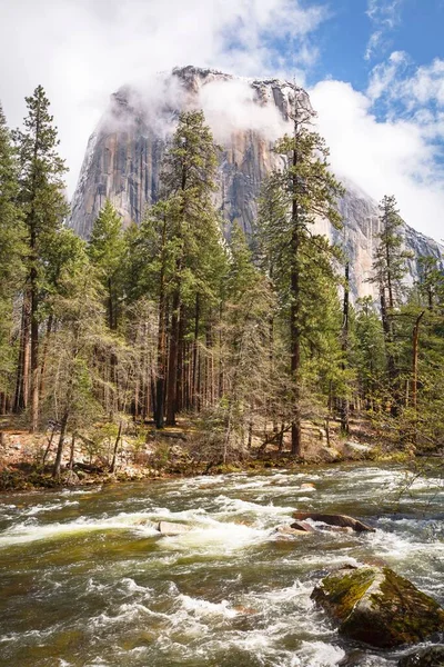 Merced River Capitan Yosemite Valley Yosemite National Park California Usa — стокове фото