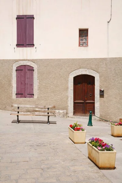 Traditioneel Dorpsplein Stadsplein Met Gesloten Ramen Entrevaux Alpes Haute Provence — Stockfoto