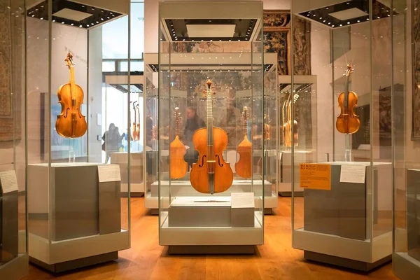 Oxford January 2023 Violins Display Ashmolean Museum Oxford — Stock Photo, Image