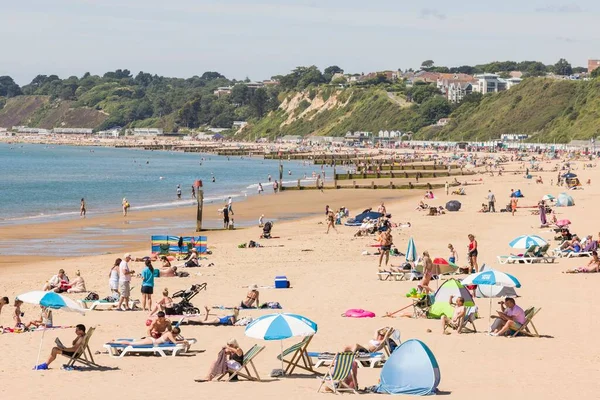 Bournemouth Ηνωμένο Βασίλειο Ιουλίου 2022 Sunbathers Μια Αμμώδη Παραλία Καλοκαίρι — Φωτογραφία Αρχείου