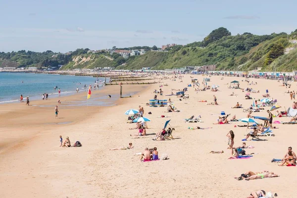 Bournemouth Ηνωμένο Βασίλειο Ιουλίου 2022 Sunbathers Μια Αμμώδη Παραλία Καλοκαίρι — Φωτογραφία Αρχείου