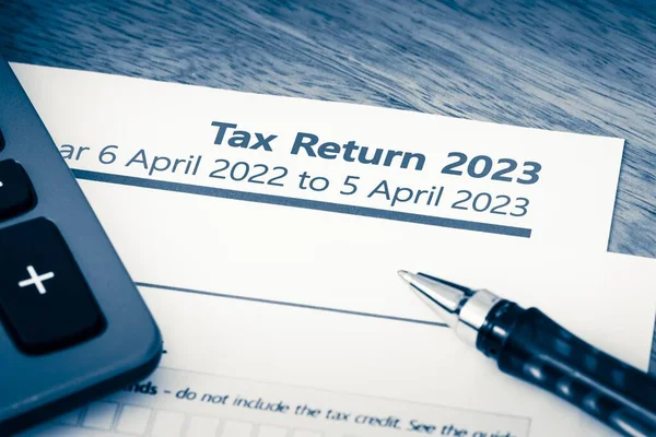 联合王国Hmrc自我评估所得税申报表2023 免版税图库照片