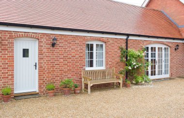 Tek katlı bir anneanne ek binası için ek bina. İngiltere 'de ev geliştirme ve mülkiyet geliştirme.