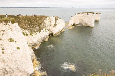 DORSET, İngiltere - 13 Eylül 2023. Yaşlı Harry Rocks. Dorset, İngiltere 'deki UNESCO Dünya Mirası Sahasındaki tebeşir uçurumları