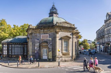 Harrogate, İngiltere - 17 Eylül 2024. Royal Pump Room Museum, Harrogate, North Yorkshire, İngiltere 'nin merkezinde eski bir spa su pompa evi.