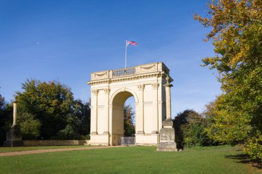 Korint Kemeri, Buckinghamshire 'daki Stowe House' un güney kapısının dışında tarihi bir simge.
