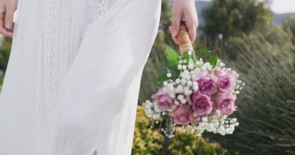 Video Der Mittleren Sektion Der Braut Weißen Kleid Fuß Mit — Stockvideo