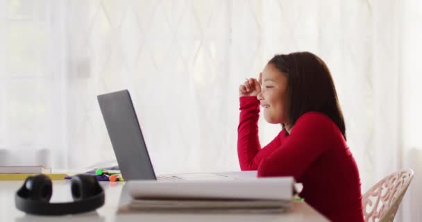 视频中快乐的分娩女孩在网上上课 电子学习 家庭教育和网上教育概念 — 图库视频影像