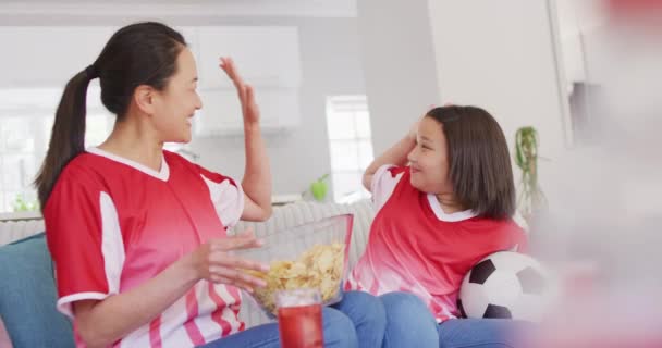 Video Happy Asian Mother Daughter Eating Chips Watching Match Family — Stock Video