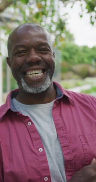 Lodret Video Glade Senioramerikanske Afrikanere Haven Pensionering Livsstil Tilbringe Tid – Stock-video