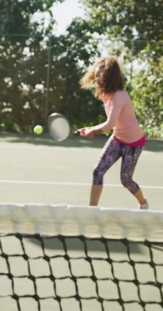 Függőleges Videó Boldog Biracial Teniszezés Sport Aktív Életmód Tenisz Edzés — Stock videók