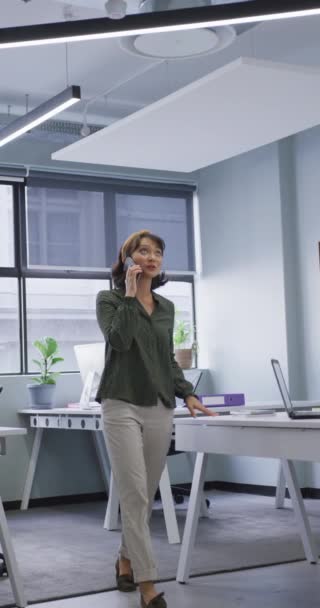 Vertical Video Asian Businesswoman Talking Smartphone Office Work Modern Office — Stock Video