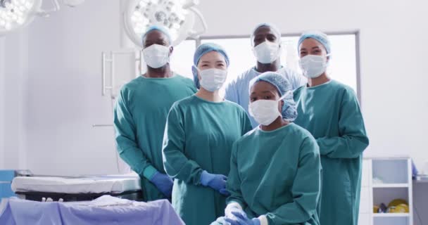 Video Portrait Diverse Group Surgeons Ready Surgery Operating Theatre Hospital — Vídeo de Stock