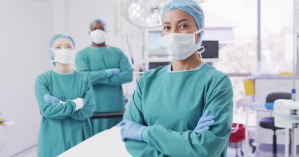 Video Three Diverse Surgeons Dressed Operation Operating Theatre Hospital Medical — Stockvideo