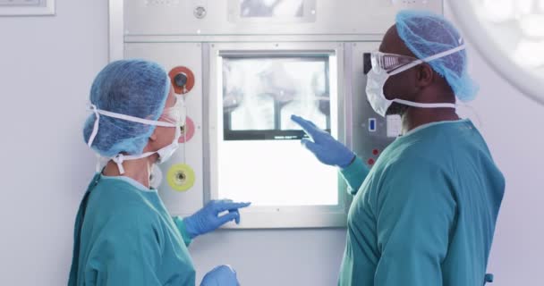 Video Diverse Male Female Surgeon Studying Ray Operation Operating Theatre — Stockvideo