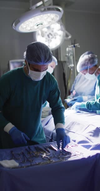 Vertical Video Diverse Surgeons Face Masks Surgery Global Medicine Health — Video