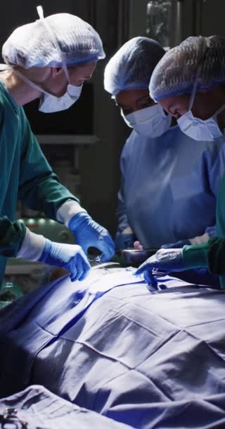 Vertical Video Diverse Surgeons Face Masks Surgery Global Medicine Health — Video Stock