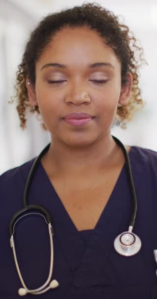 Vertical Video Portrait Happy African American Female Doctor Global Medicine — Αρχείο Βίντεο
