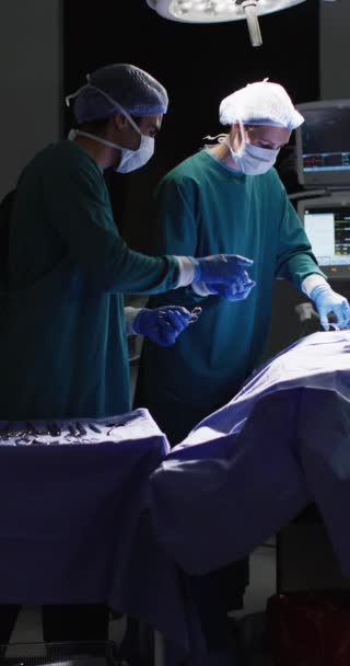 Vertical Video Diverse Surgeons Face Masks Surgery Global Medicine Health — Stock Video