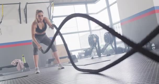 Video Determined Caucasian Woman Working Out Gym Battling Ropes Exercise — Vídeo de Stock