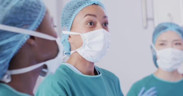 Video Biracial Female Surgeon Talking Diverse Colleagues Operation Theatre Hospital — Wideo stockowe