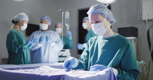 Video Smiling Caucasian Female Surgeon Checking Instruments Operating Theatre Copy — Stock Video