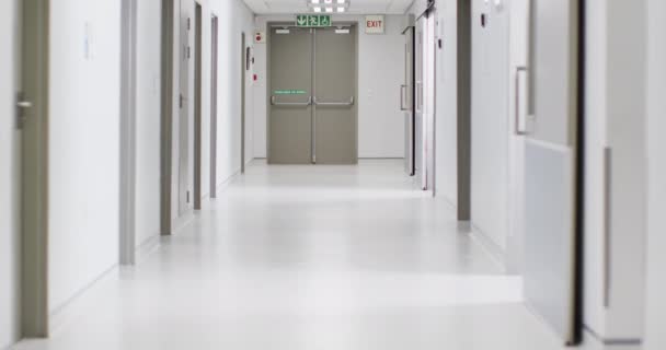Videó Fényesen Megvilágított Tiszta Üres Folyosóról Modern Kórházban Fénymásoló Hellyel — Stock videók