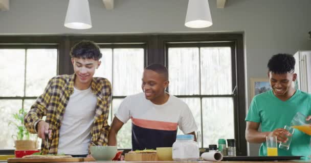 Happy Diverse Male Teenage Friends Preparing Pizza Kitchen Slow Motion — Vídeo de Stock