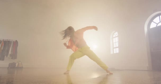 Portrait Caucasian Female Dancer Dancing Dance Studio Slow Motion Hobby — Video