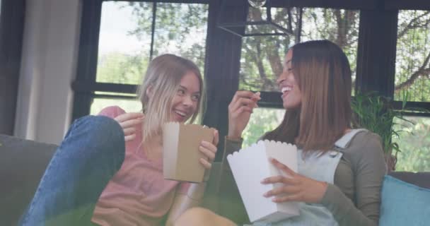 Happy Diverse Teenager Girls Friends Eating Popcorn Talking Home Slow — Stock Video