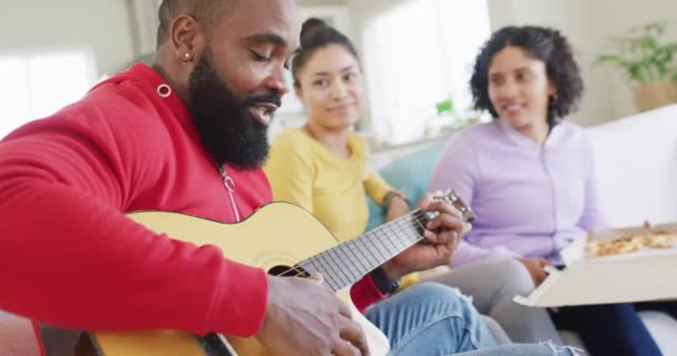 Happy Diverse Female Male Friends Playing Guitar Listening Home Slow — Stock Video